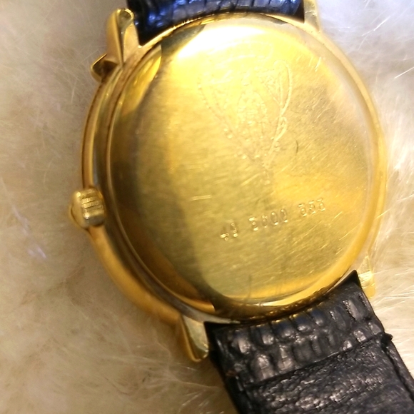 Authentic Vintage GUCCI Black & Gold Watch ⌚ - Picture 5 of 13